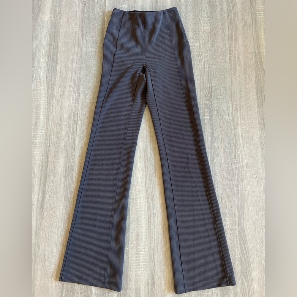 Lululemon Ribbed Softstreme Flared Pant 
Espresso. Size 0 - Picture 3 of 12